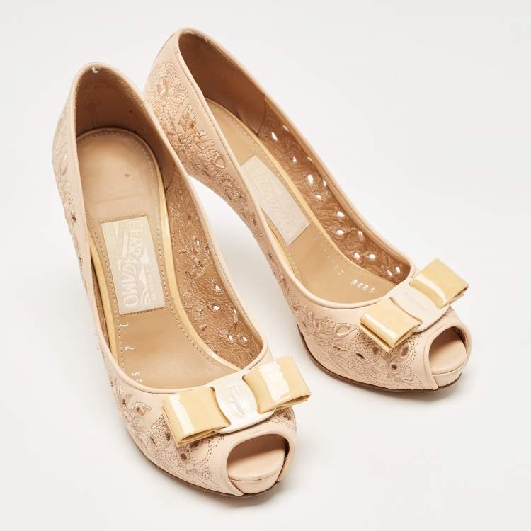 Pre Owned Salvatore Ferragamo Beige Leather Vara Bow Peep Toe Pumps Size 37.5