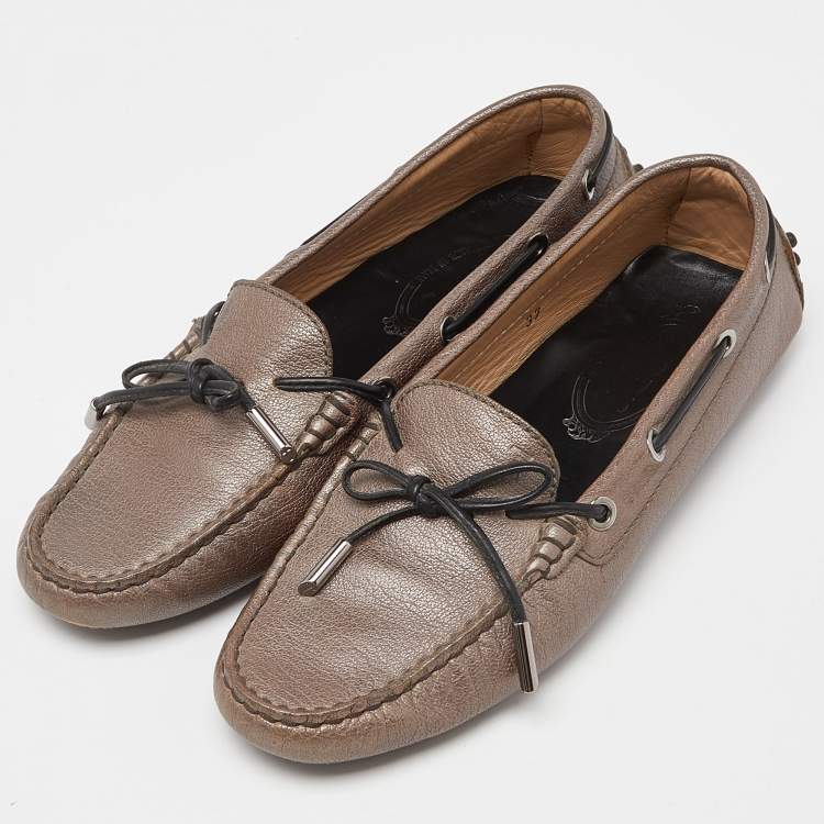 Pre Owned Tod's Metallic Leather Bow Slip On Loafers Size 37