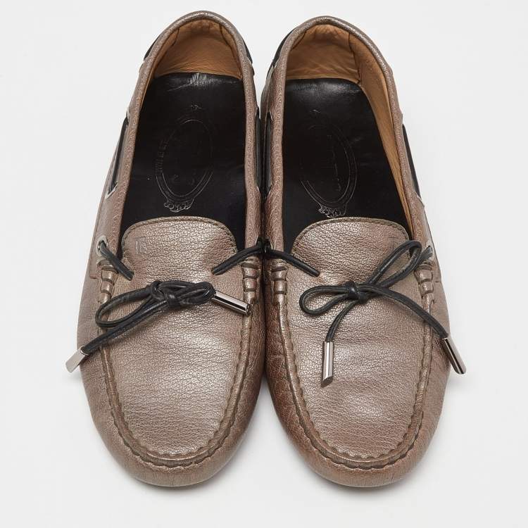 Pre Owned Tod's Metallic Leather Bow Slip On Loafers Size 37