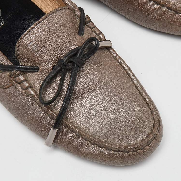Pre Owned Tod's Metallic Leather Bow Slip On Loafers Size 37