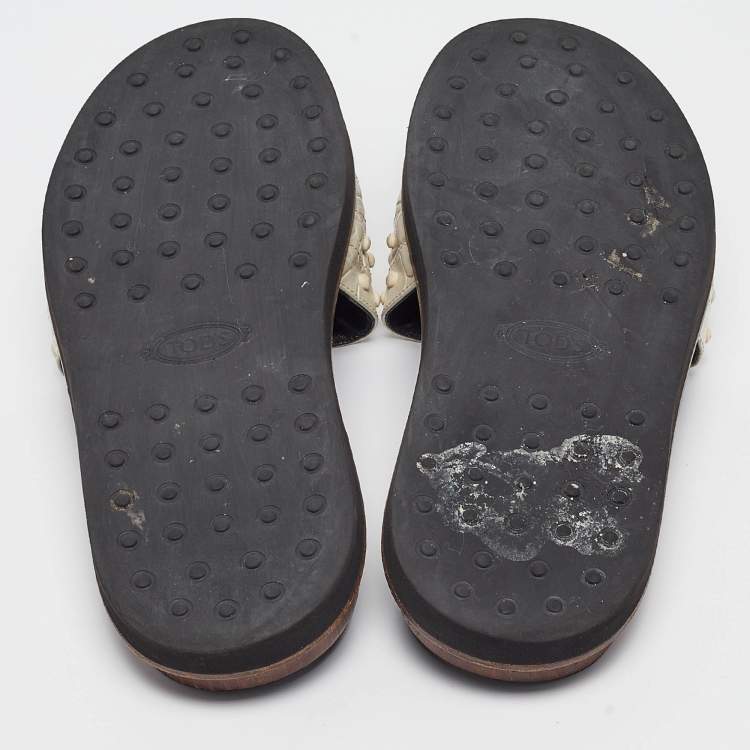 مملوكة مسبقًا Tod's White Croc Embossed Leather Studded Flat Slides Size 37