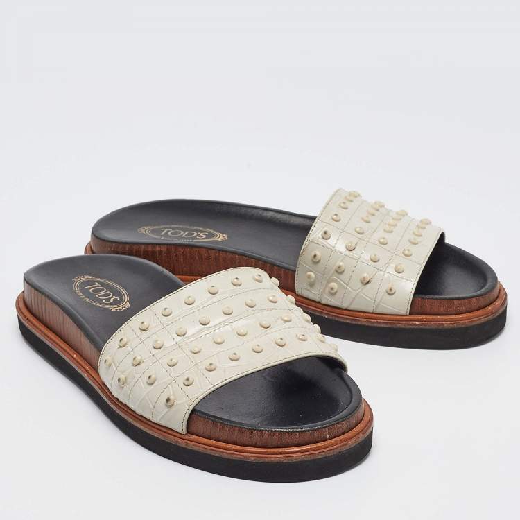 مملوكة مسبقًا Tod's White Croc Embossed Leather Studded Flat Slides Size 37
