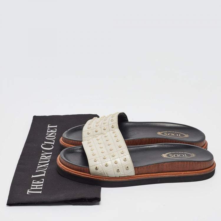 مملوكة مسبقًا Tod's White Croc Embossed Leather Studded Flat Slides Size 37