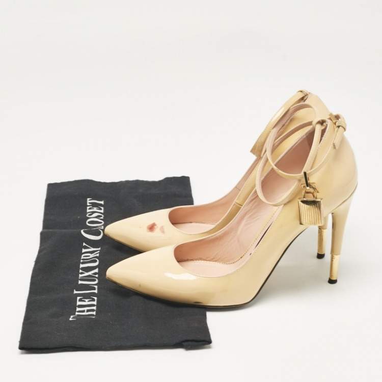Pre Owned Tom Ford Beige Patent Leather Padlock Pumps Size 39.5