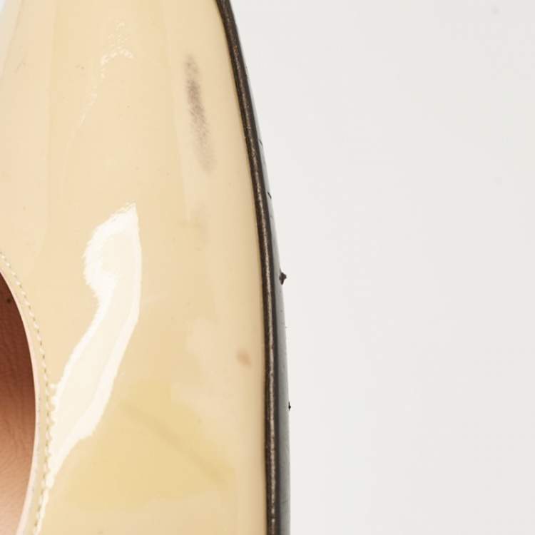 Pre Owned Tom Ford Beige Patent Leather Padlock Pumps Size 39.5