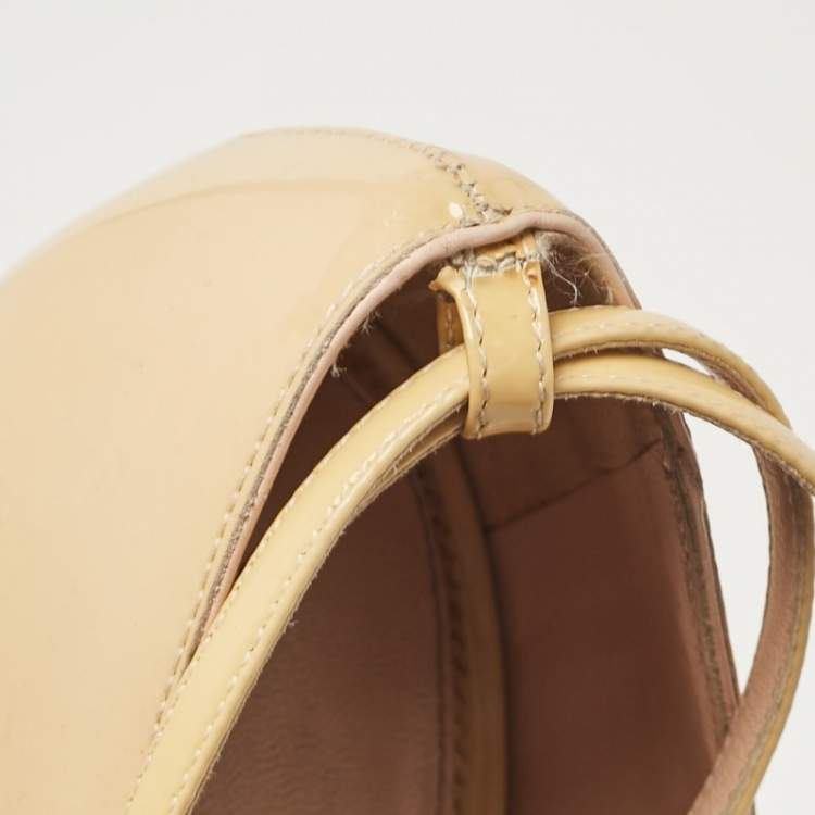 Pre Owned Tom Ford Beige Patent Leather Padlock Pumps Size 39.5