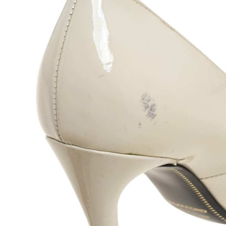 Pre Owned Tom Ford Cream Patent Leather Padlock Ankle Wrap Pointed Toe Pumps Size 38.5