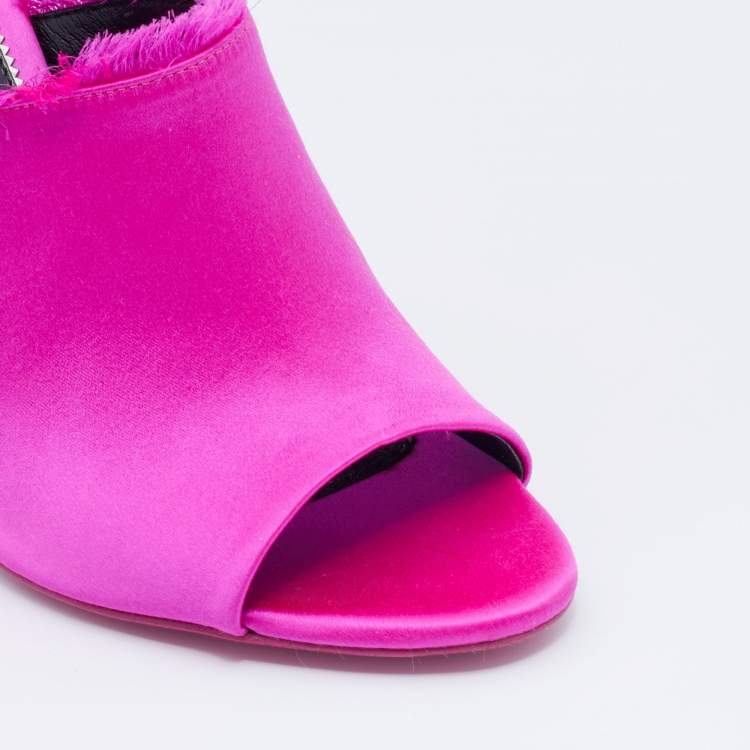 مملوكة مسبقًا Tom Ford Pink Satin Open Toe Sandals Size 36