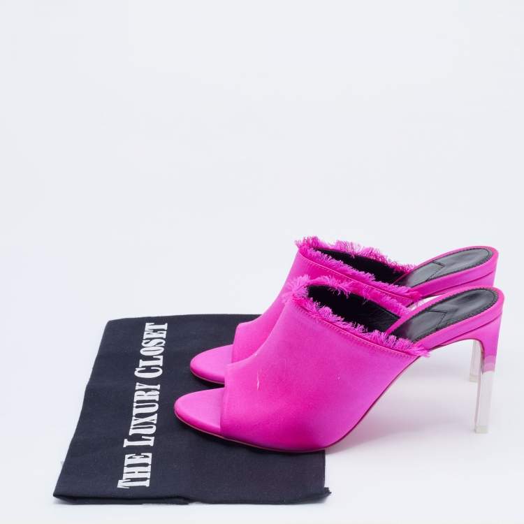 مملوكة مسبقًا Tom Ford Pink Satin Open Toe Sandals Size 36