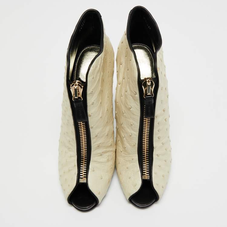 Pre Owned Tom Ford Cream/Black Ostrich Leather Booties Size 39