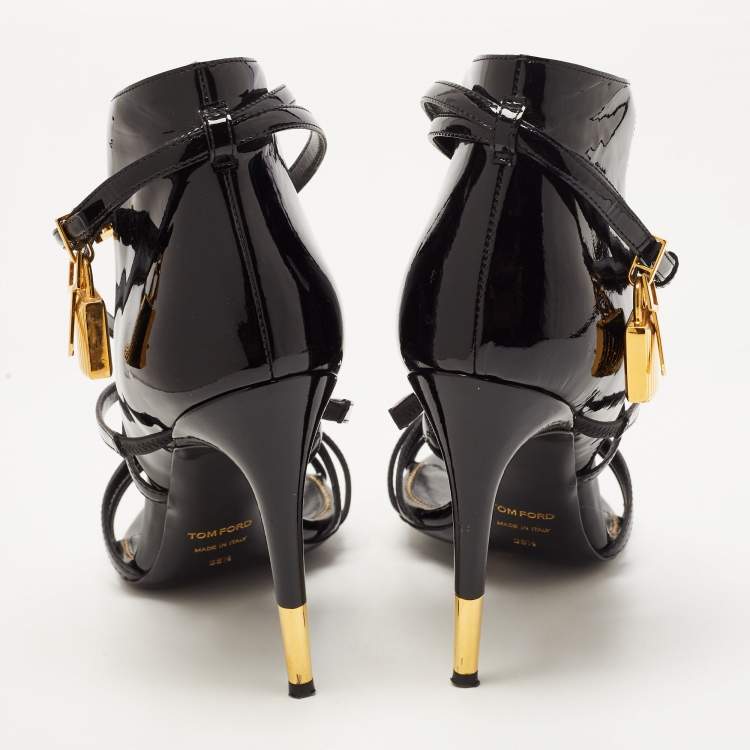 مملوكة مسبقًا Tom Ford Black Patent Leather Padlock Strappy Sandals Size 38.5