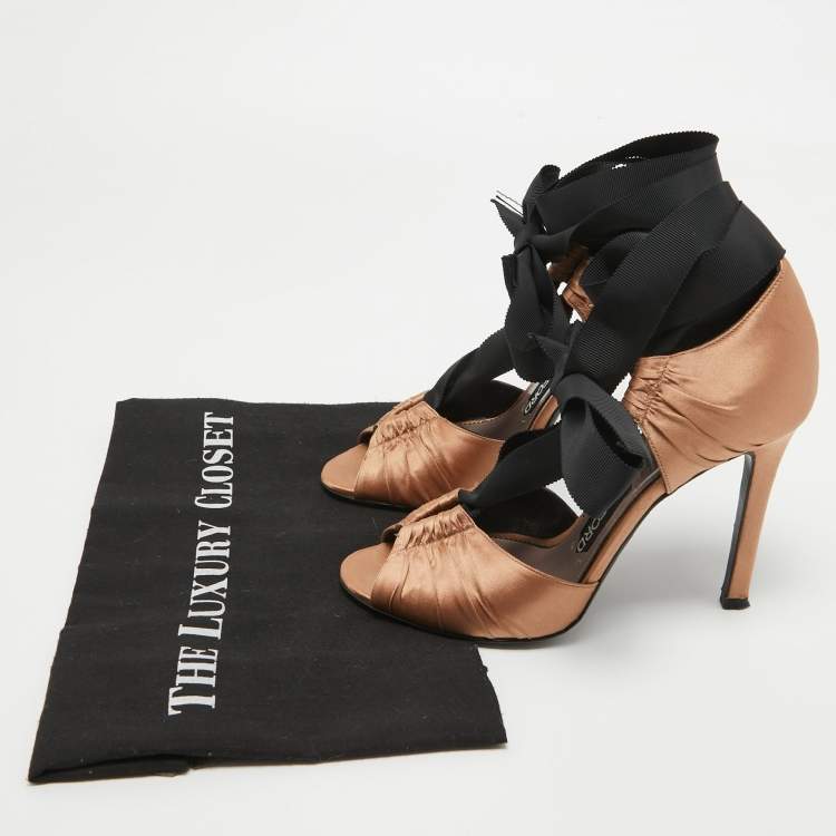 Pre Owned Tom Ford Gold Satin D'Orsay Pumps Size 37