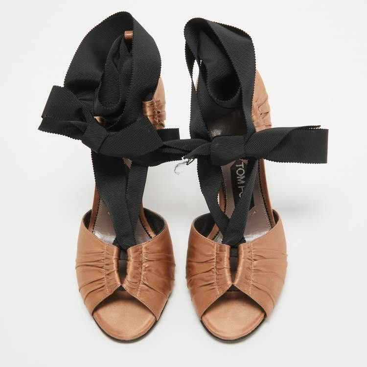 Pre Owned Tom Ford Gold Satin D'Orsay Pumps Size 37