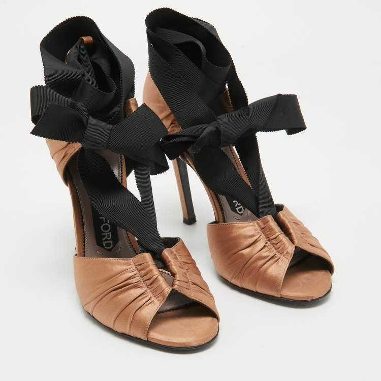 Pre Owned Tom Ford Gold Satin D'Orsay Pumps Size 37