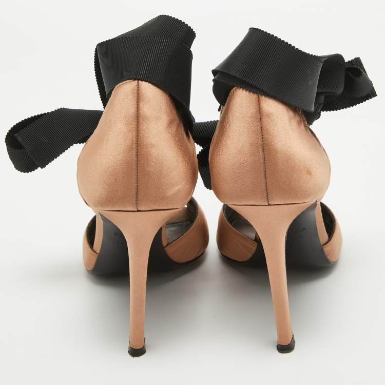 Pre Owned Tom Ford Gold Satin D'Orsay Pumps Size 37