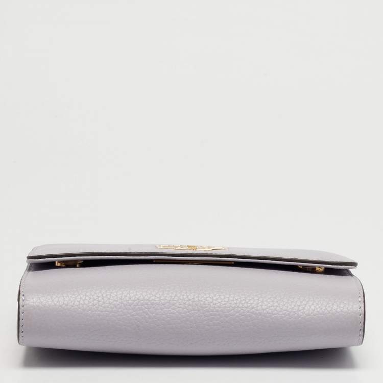مملوكة مسبقًا Tory Burch Britten Lilac Leather Wallet On Chain