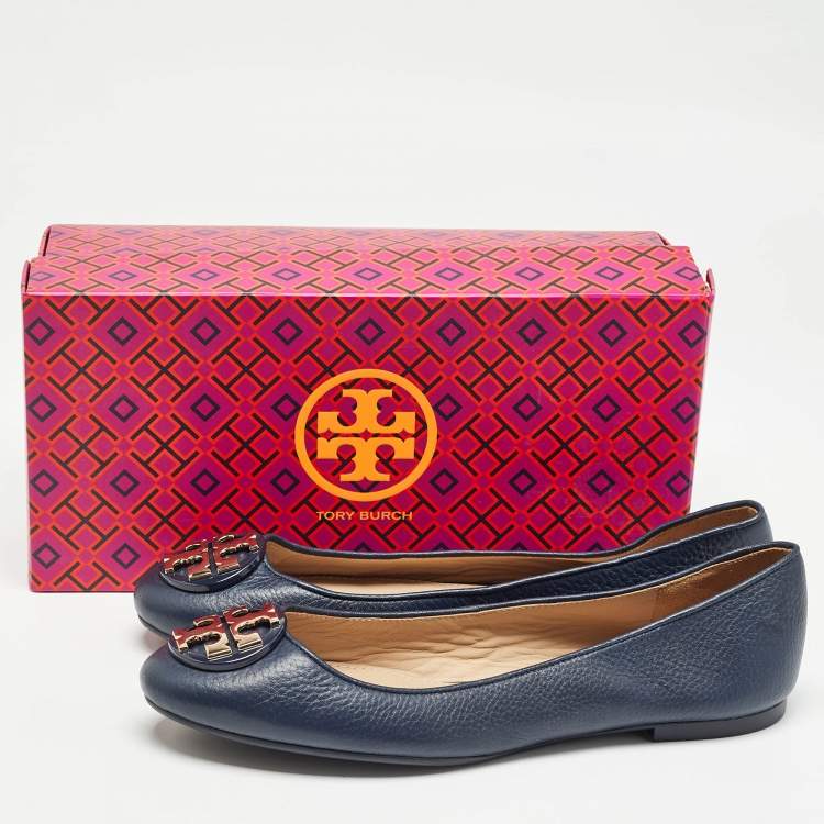 مملوكة مسبقًا Tory Burch Navy Blue Leather Claire Ballet Flats Size 38.5