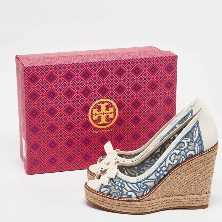 Pre Owned Tory Burch Blue/Cream Lace and Leather Lucian Wedge Pumps Size 39