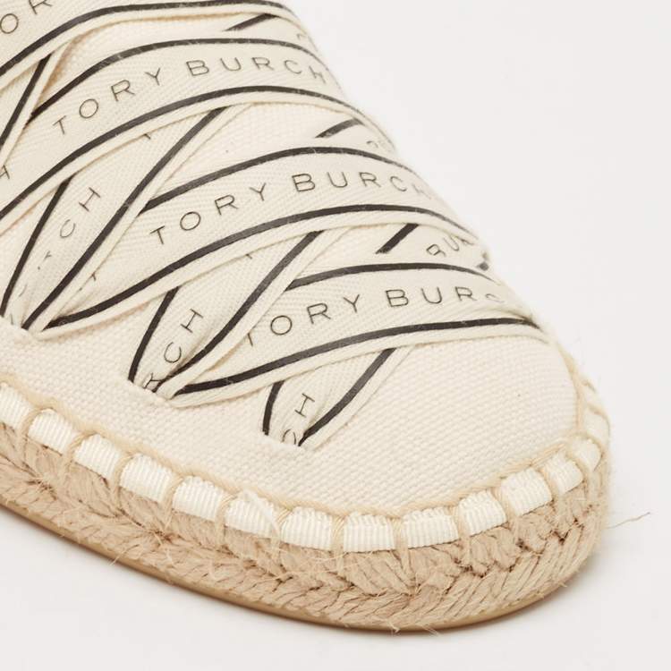مملوكة مسبقًا Tory Burch Cream Canvas Logo Ribbon Espadrille Flats Size 38.5