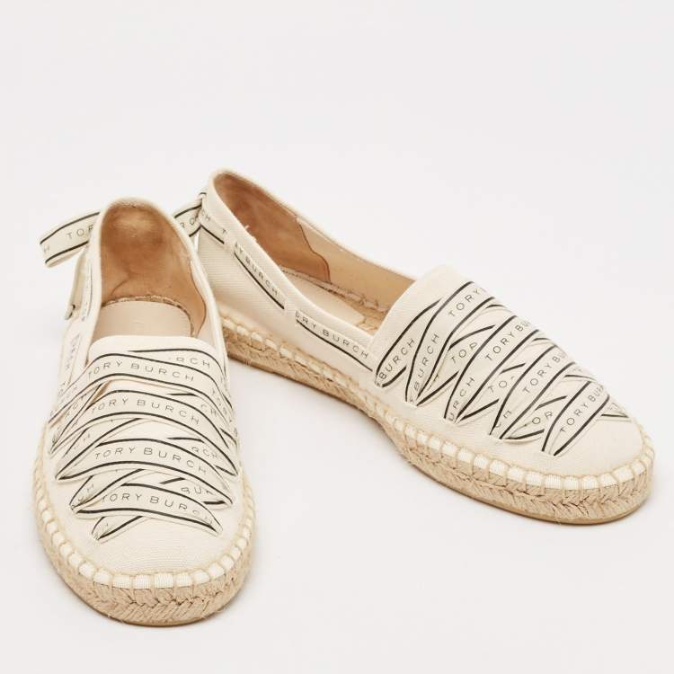 مملوكة مسبقًا Tory Burch Cream Canvas Logo Ribbon Espadrille Flats Size 38.5