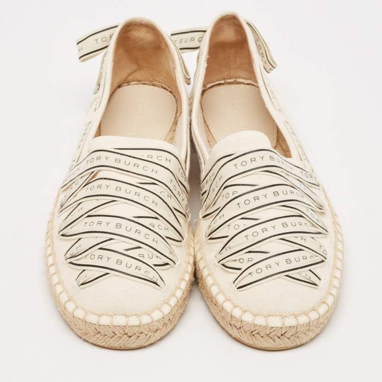 مملوكة مسبقًا Tory Burch Cream Canvas Logo Ribbon Espadrille Flats Size 38.5