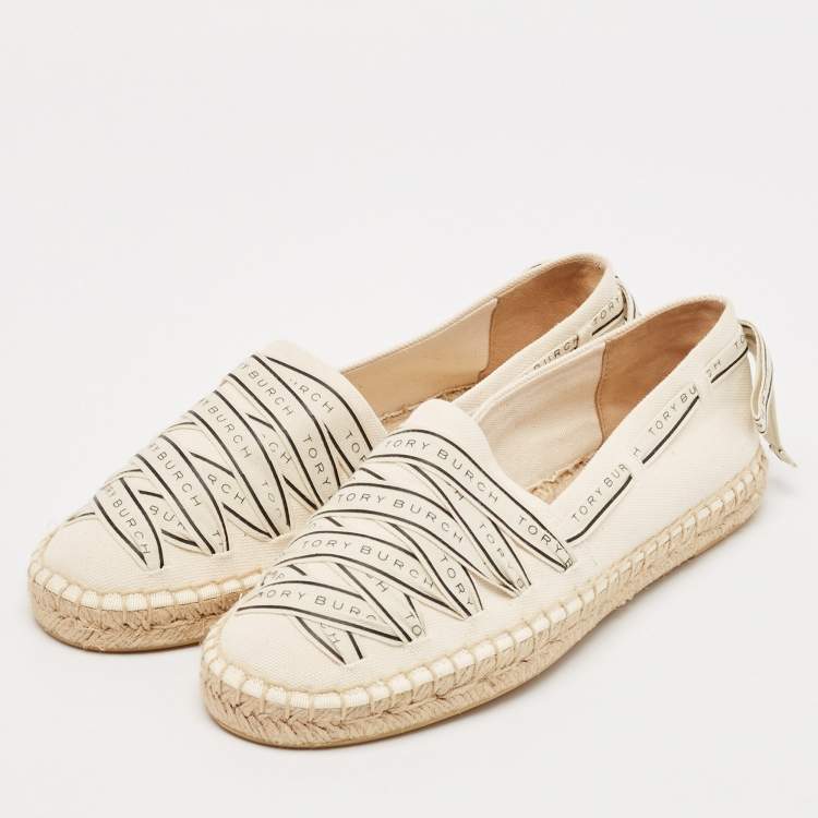 مملوكة مسبقًا Tory Burch Cream Canvas Logo Ribbon Espadrille Flats Size 38.5