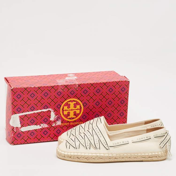 مملوكة مسبقًا Tory Burch Cream Canvas Logo Ribbon Espadrille Flats Size 38.5