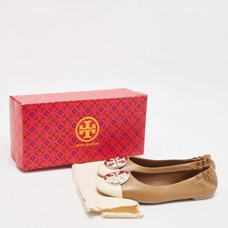 مملوكة مسبقًا Tory Burch Brown/Cream Leather Claire Cap Toe Ballet Flats Size 40.5