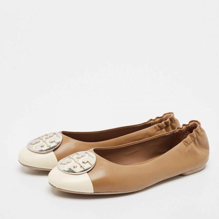 مملوكة مسبقًا Tory Burch Brown/Cream Leather Claire Cap Toe Ballet Flats Size 40.5