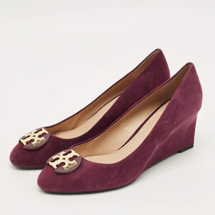 مملوكة مسبقًا Tory Burch Luna Size 39.5 Burgundy Suede Wedge Pumps