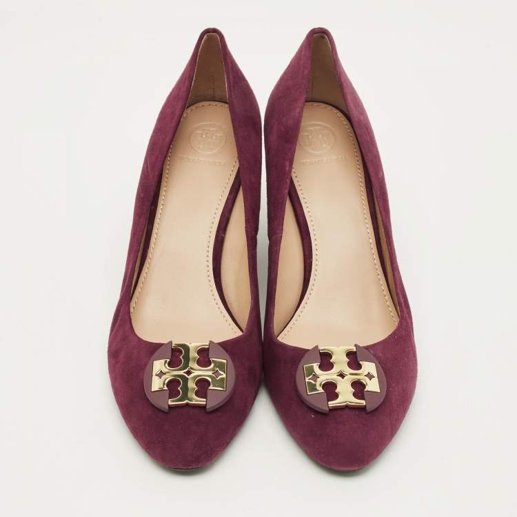 مملوكة مسبقًا Tory Burch Luna Size 39.5 Burgundy Suede Wedge Pumps