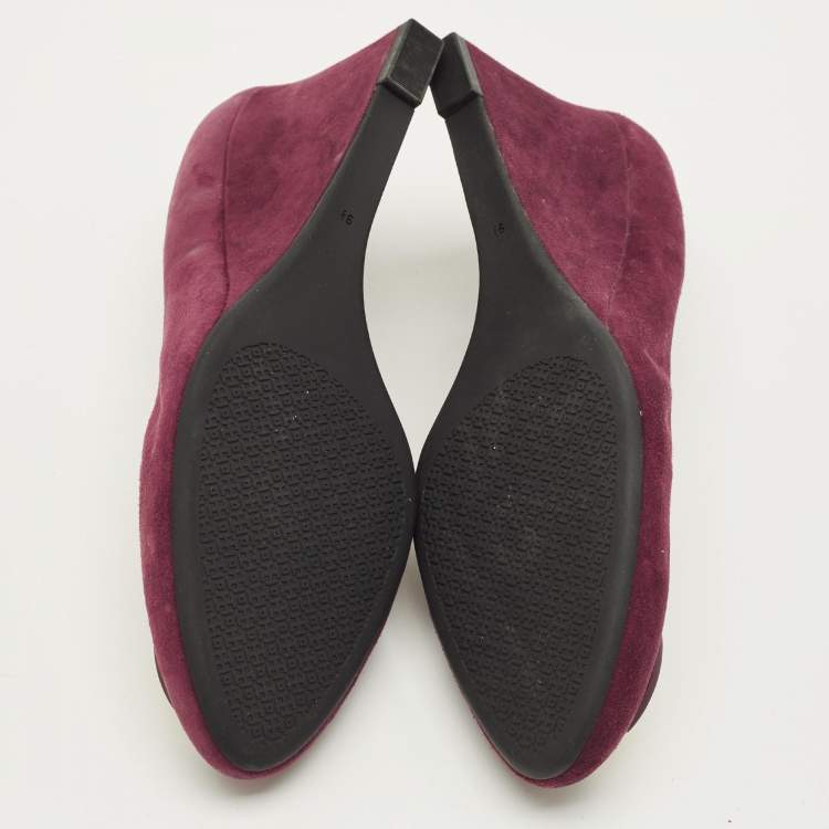 مملوكة مسبقًا Tory Burch Luna Size 39.5 Burgundy Suede Wedge Pumps