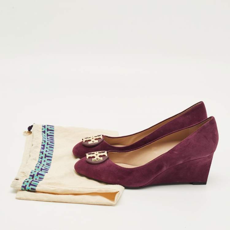 مملوكة مسبقًا Tory Burch Luna Size 39.5 Burgundy Suede Wedge Pumps