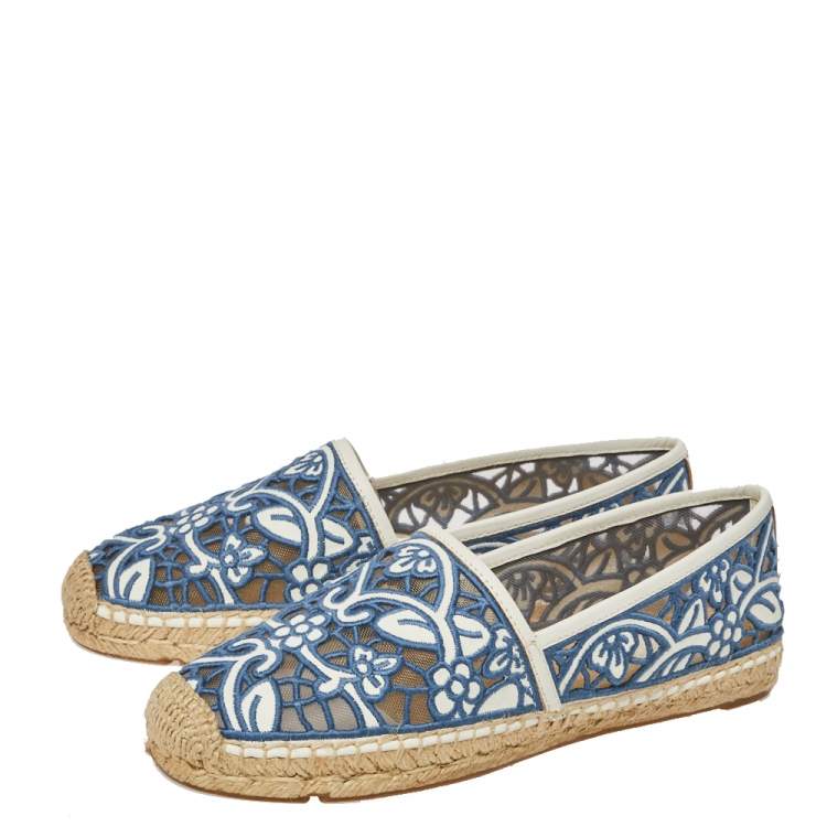 Pre Owned Tory Burch Blue/White Embroidered Leather Cutout Espadrille Flats Size 40.5