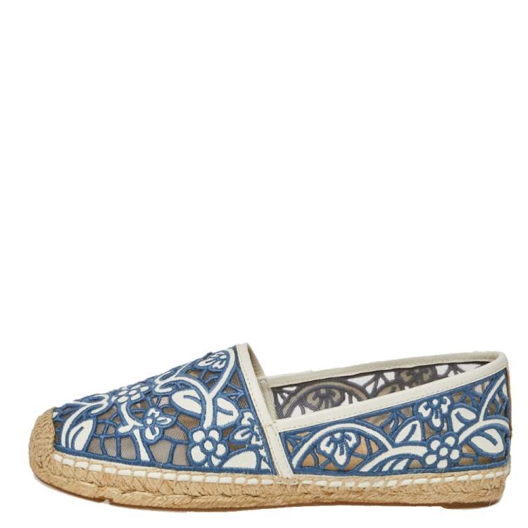 Pre Owned Tory Burch Blue/White Embroidered Leather Cutout Espadrille Flats Size 40.5