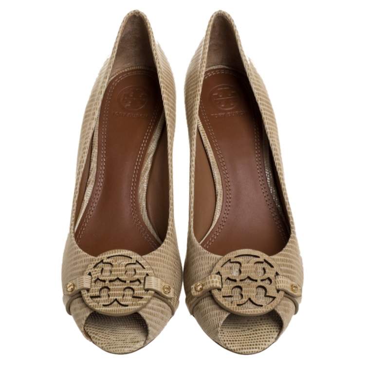 Pre Owned Tory Burch Beige Embossed Lizard Leather Julianne Peep Toe Wedge Pumps Size 39