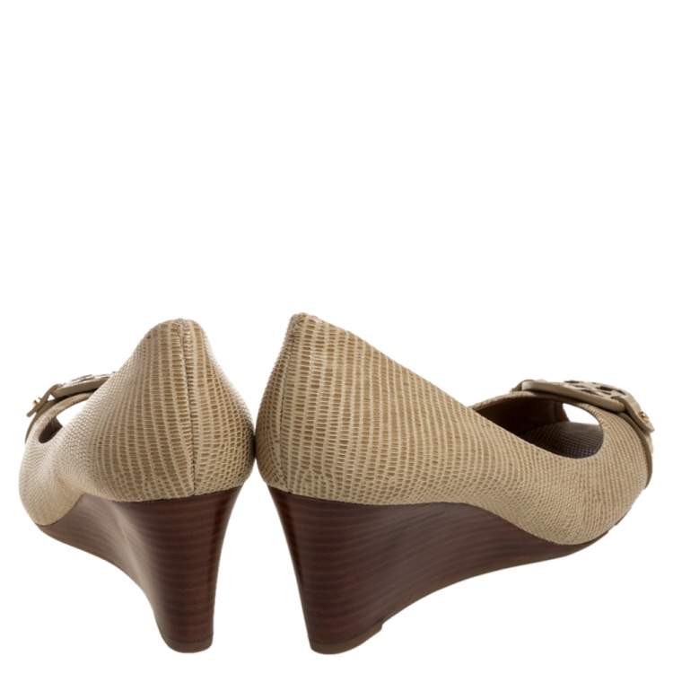 Pre Owned Tory Burch Beige Embossed Lizard Leather Julianne Peep Toe Wedge Pumps Size 39