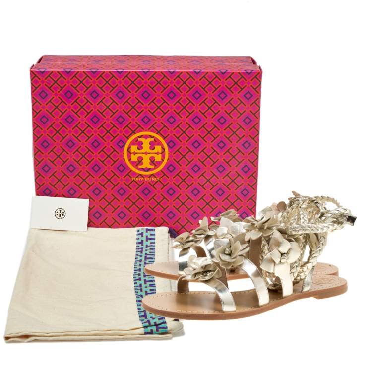 Pre Owned Tory Burch Metallic Gold Leather Blossom Floral Embellished Flat Gladiators Size 36 