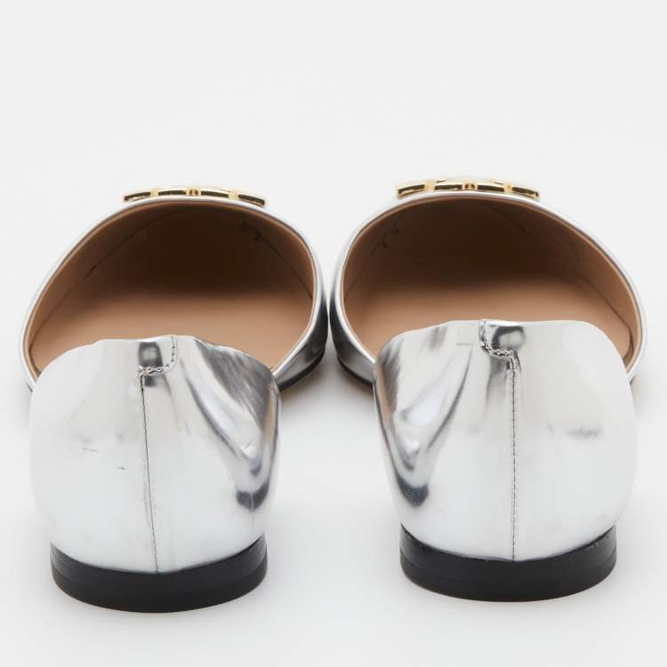 مملوكة مسبقًا Tory Burch Metallic Silver Leather Raleigh Flats Size 36.5