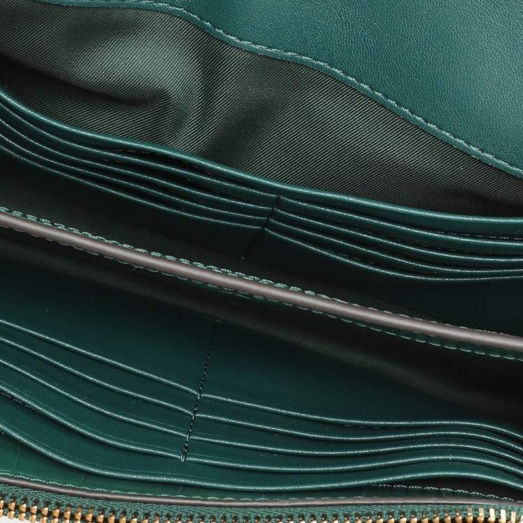 Pre Owned Tory Burch Green Croc Embossed Leather Robinson Wallet On Chain