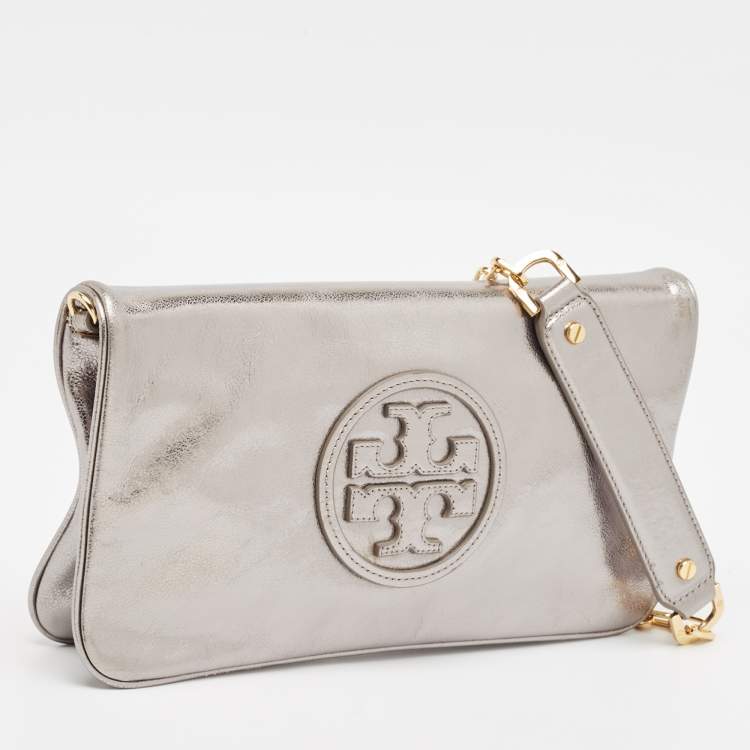 Pre Owned Tory Burch Silver Patent Leather Reva Chain Clutch