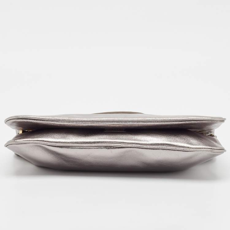 Pre Owned Tory Burch Silver Patent Leather Reva Chain Clutch