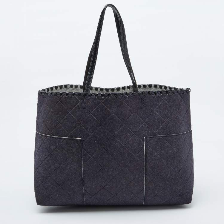 Pre Owned Tory Burch Navy Blue Felt Fabric and Patent Leather Block-T Shopper Tote