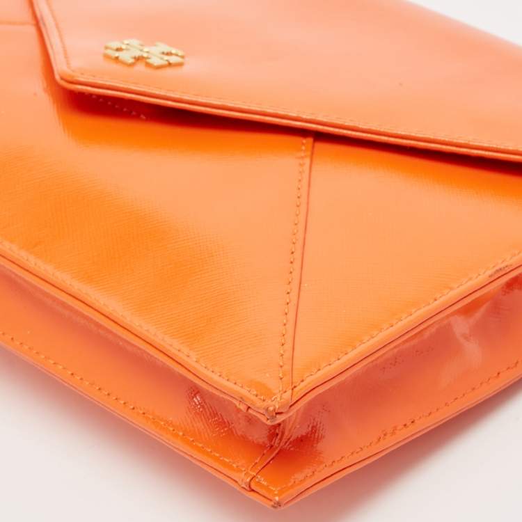 مملوكة مسبقًا Tory Burch Orange Patent Leather Envelope Clutch
