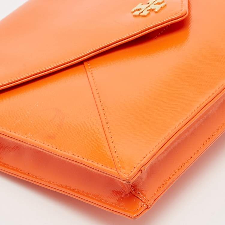 مملوكة مسبقًا Tory Burch Orange Patent Leather Envelope Clutch