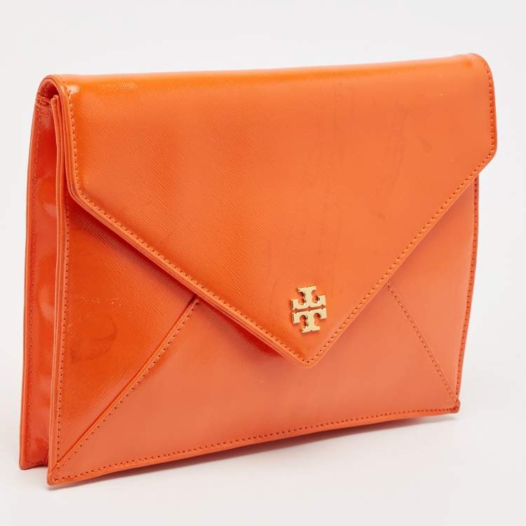 مملوكة مسبقًا Tory Burch Orange Patent Leather Envelope Clutch