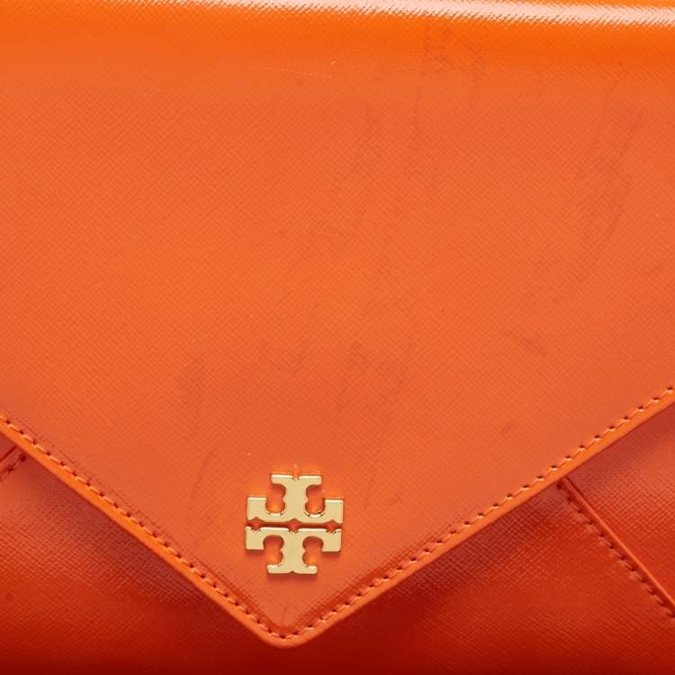 مملوكة مسبقًا Tory Burch Orange Patent Leather Envelope Clutch