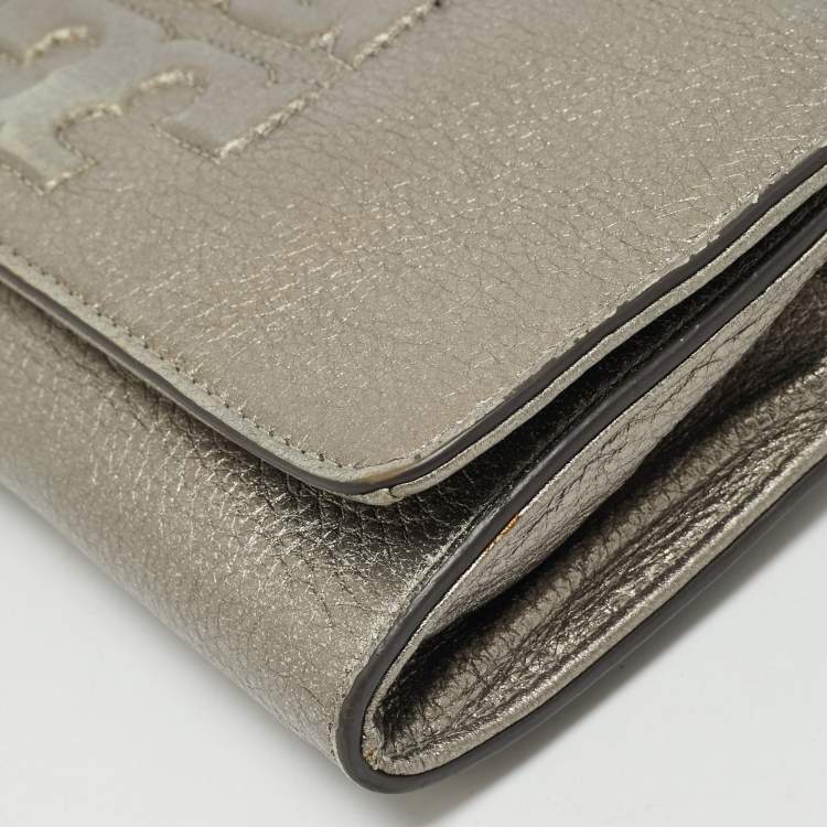 Pre Owned Tory Burch Metallic Grey Leather Logo Embossed Flap Clutch Bag