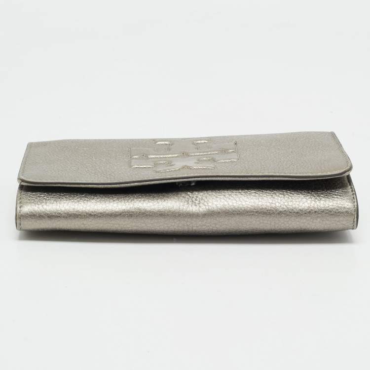 Pre Owned Tory Burch Metallic Grey Leather Logo Embossed Flap Clutch Bag
