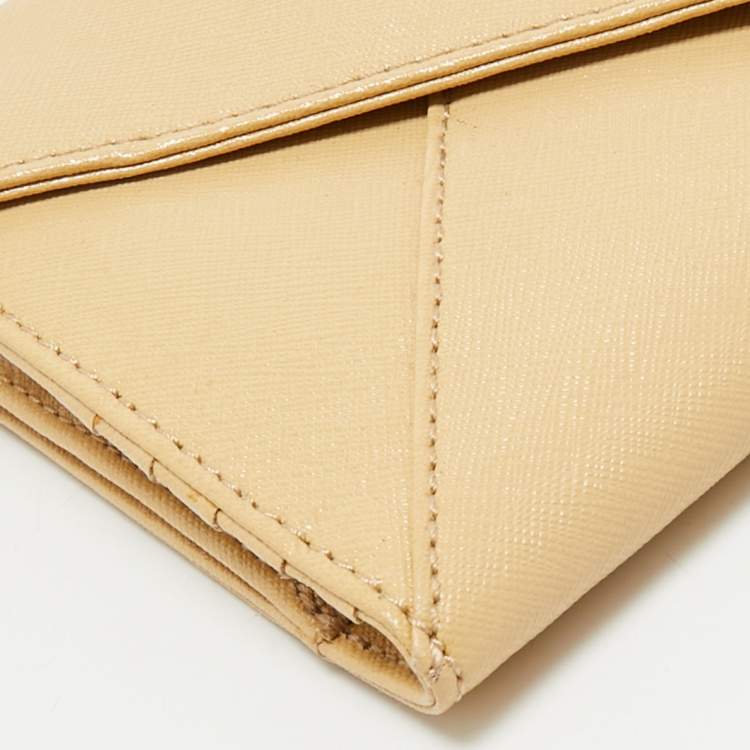 Pre Owned Tory Burch Cream Patent Leather Robinson Envelope Wristlet Clutch